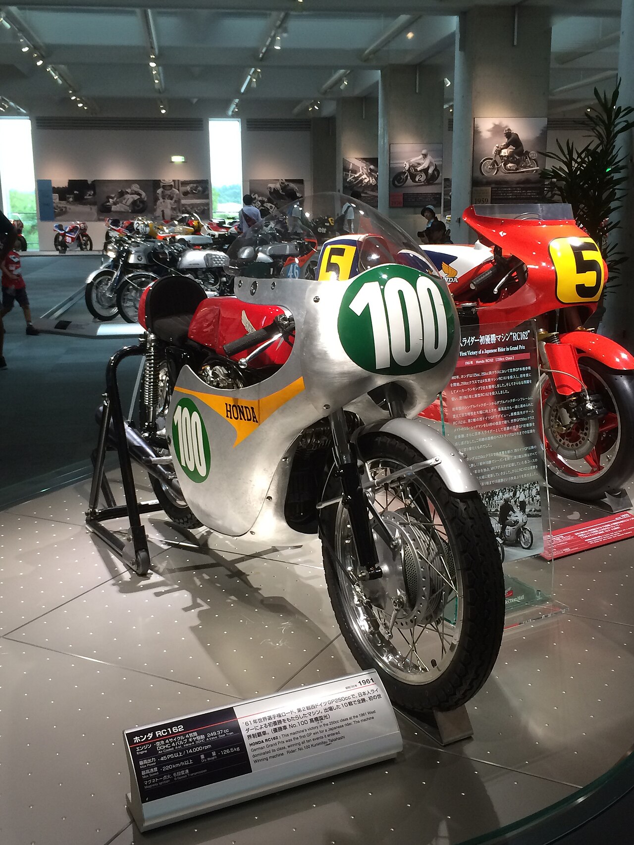 RC162 1961 года: 250 см³, четыре цилиндра, около 45 л.с. при 14 000 об/мин.